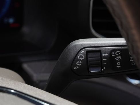 Used 2023 Ford Explorer Platinum w/ Technology Package AWD/4WD image 32