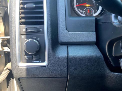 Used 2015 RAM 1500 Classic SLT RWD image 32