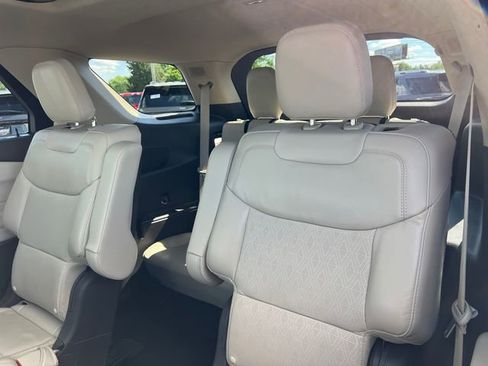 Used 2023 Ford Explorer Platinum w/ Technology Package AWD/4WD image 27