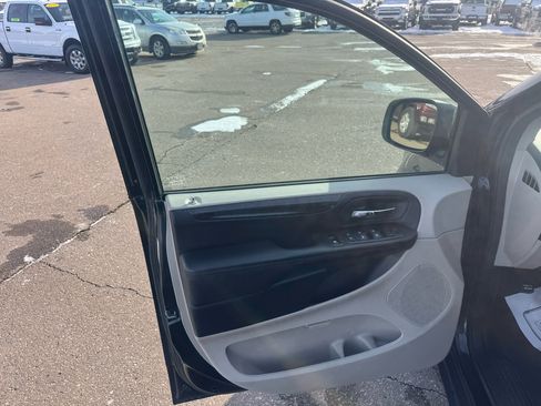 Used 2014 Dodge Grand Caravan SXT image 14
