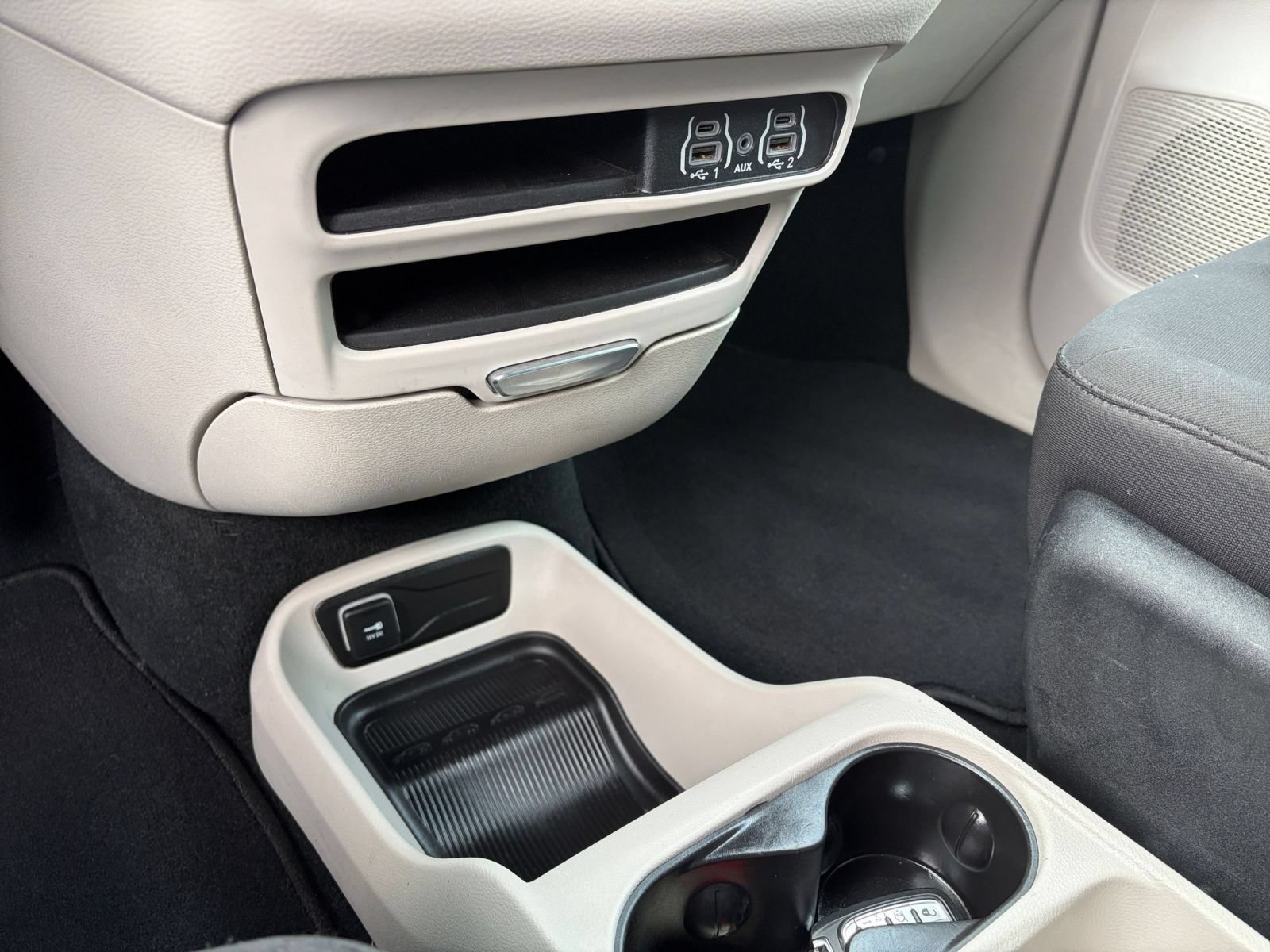 Used 2024 Chrysler Voyager LX FWD image 43