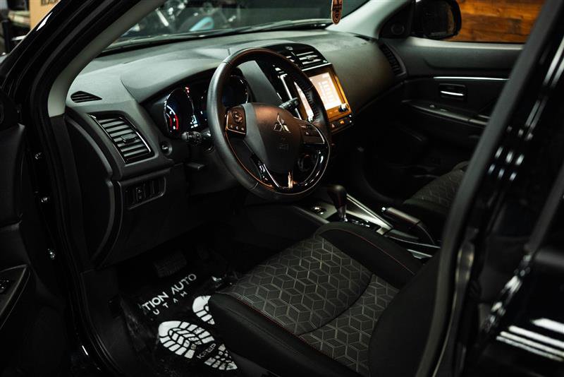 Used 2025 Mitsubishi Outlander Sport AWD image 8