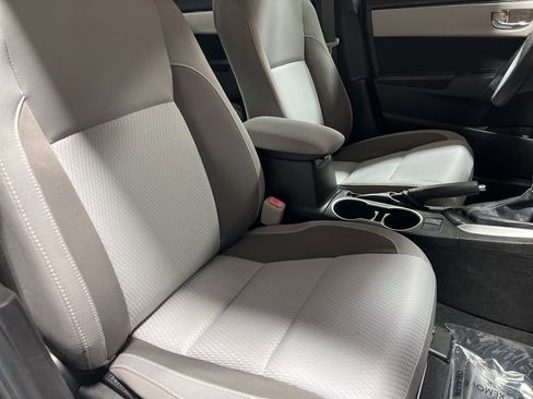 Used 2019 Toyota Corolla LE image 9