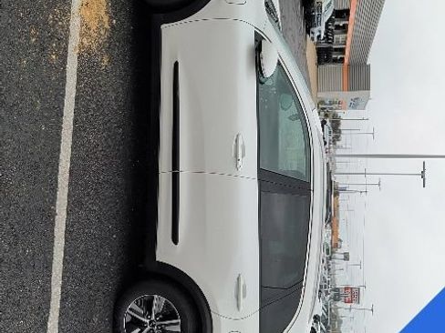Used 2020 Kia Niro EX Premium FWD image 8