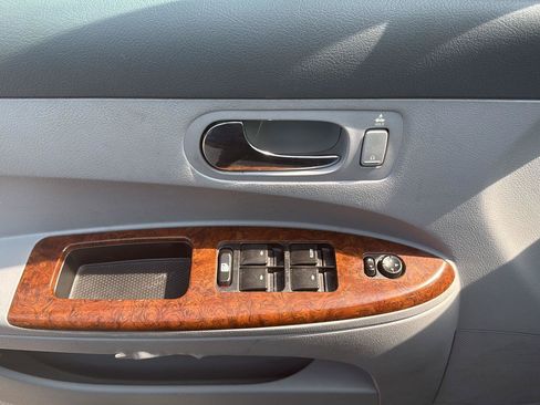 Used 2005 Buick LaCrosse CXL w/ Gold Convenience Package FWD image 6