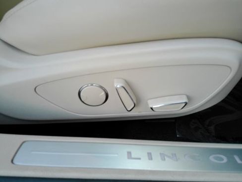 Used 2019 Lincoln MKZ Premiere FWD image 21