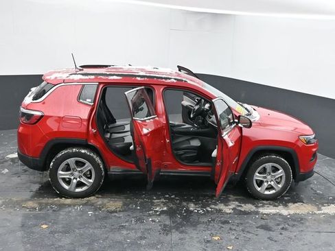 Used 2024 Jeep Compass Latitude image 64