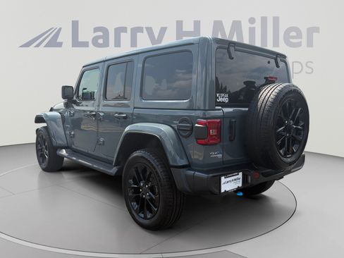 Used 2024 Jeep Wrangler Unlimited Sahara w/ Technology Group AWD/4WD image 3
