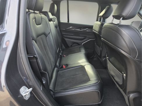 Used 2022 Jeep Grand Cherokee Altitude image 24