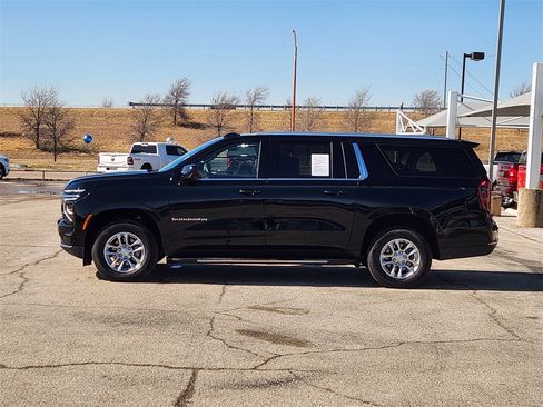 Used 2025 Chevrolet Suburban LS image 4