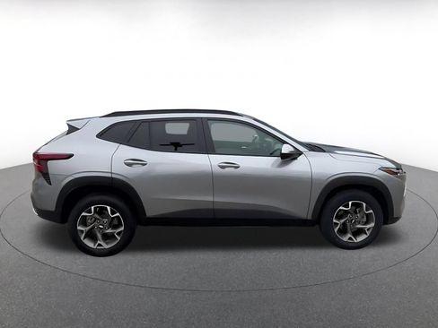 Used 2025 Chevrolet Trax LT FWD image 16