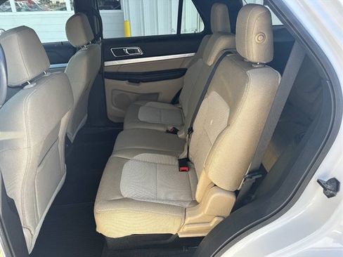 Used 2016 Ford Explorer XLT w/ Equipment Group 201A AWD/4WD image 10