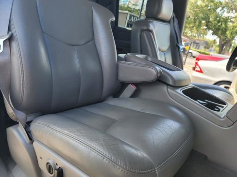Used 2006 Chevrolet Avalanche Z66 w/ Sun And Sound Package RWD image 18