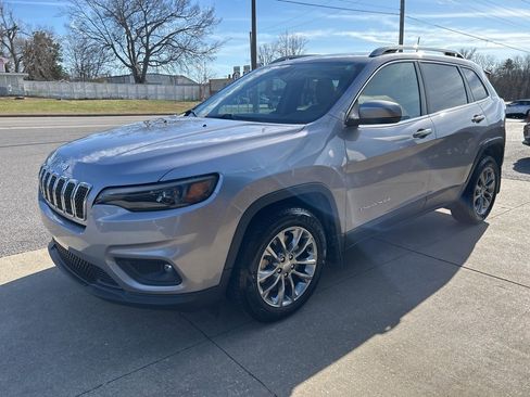Used 2019 Jeep Cherokee Latitude Plus w/ Comfort/Convenience Group image 5