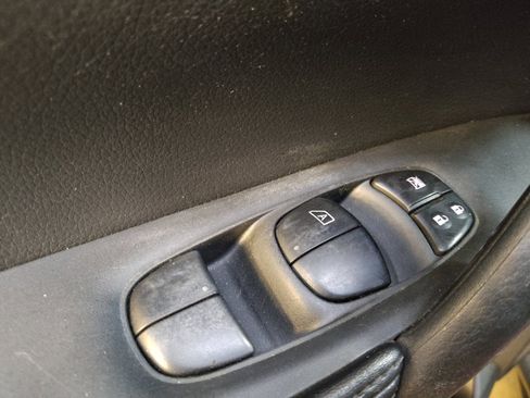 Used 2017 Nissan Rogue SV FWD image 26