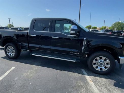 Used 2023 Ford F350 Lariat w/ Chrome Package image 3
