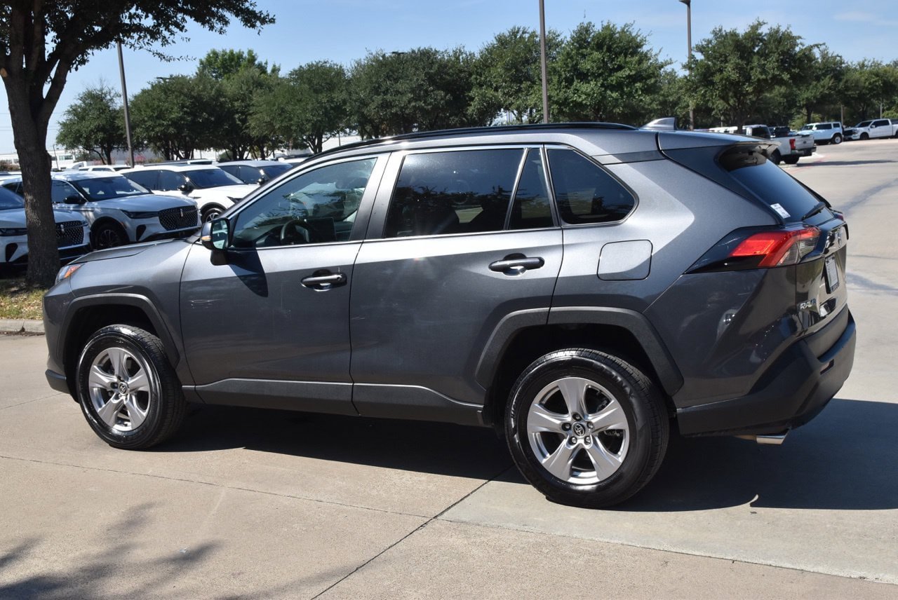 Used 2025 Toyota RAV4 XLE AWD/4WD image 11