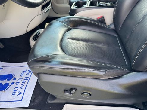 Used 2021 Chrysler Voyager Lxi FWD image 26