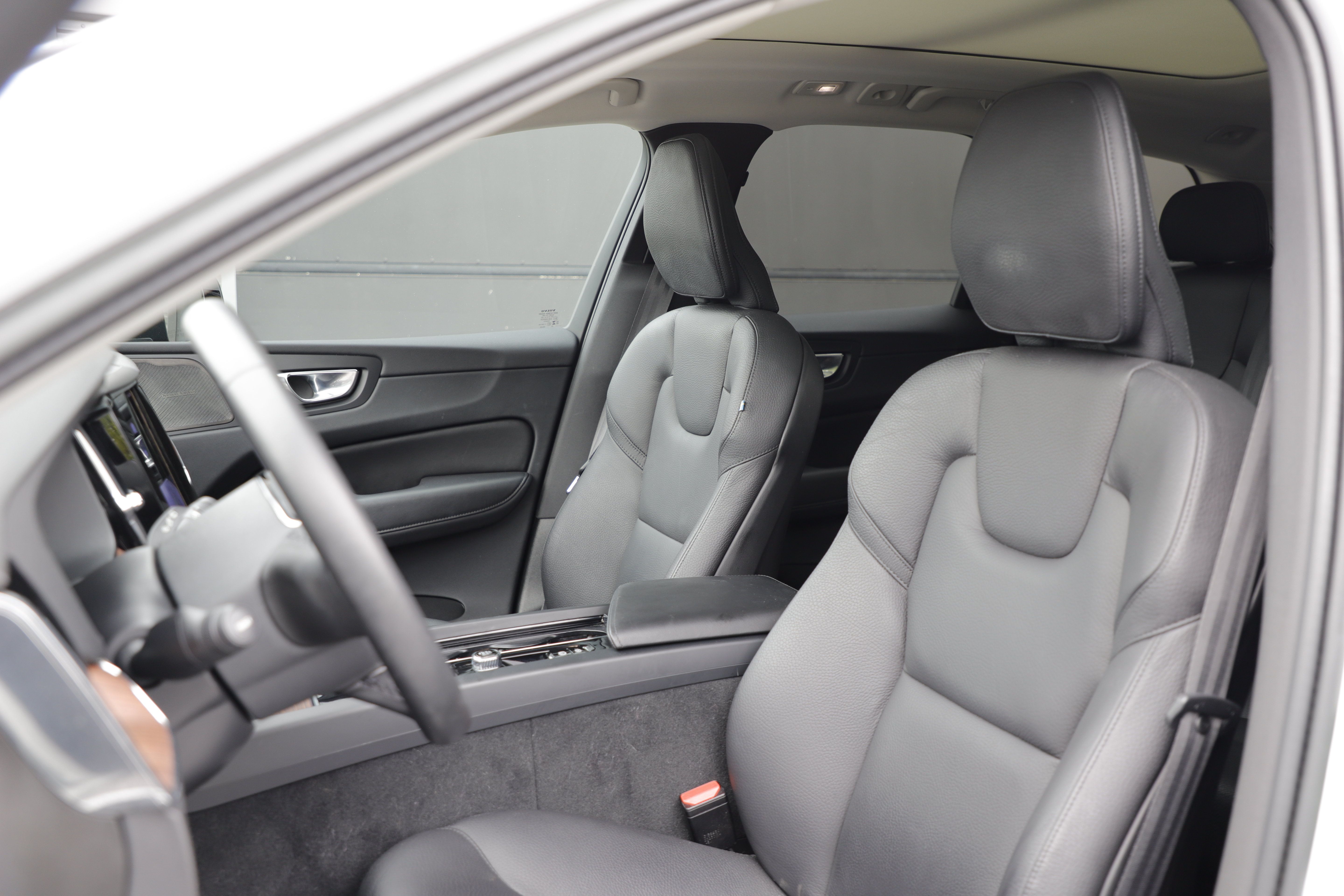 Used 2023 Volvo XC60 B5 Plus w/ Climate Package AWD/4WD image 14