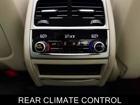 Used 2021 BMW 750i xDrive image 19