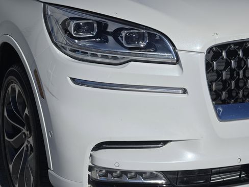 Used 2022 Lincoln Aviator Grand Touring w/ Equipment Group 301A image 10