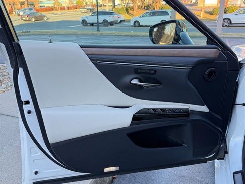 Used 2024 Lexus ES 350 Premium image 9