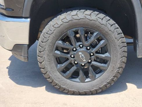 Used 2022 Chevrolet Silverado 2500 LT w/ Convenience Package AWD/4WD image 10