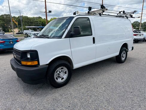 Used 2017 Chevrolet Express 2500 RWD image 10