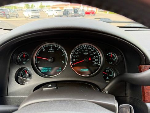 Used 2014 GMC Yukon XL SLT w/ SLT-2 Equipment Package RWD image 11