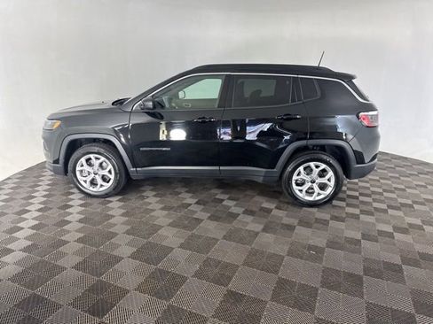 Used 2025 Jeep Compass Latitude AWD/4WD image 10