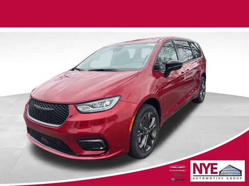 New 2026 Chrysler Pacifica Select image 1