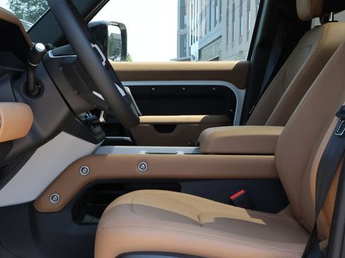 New 2026 Land Rover Defender 130 X-Dynamic SE AWD/4WD image 15