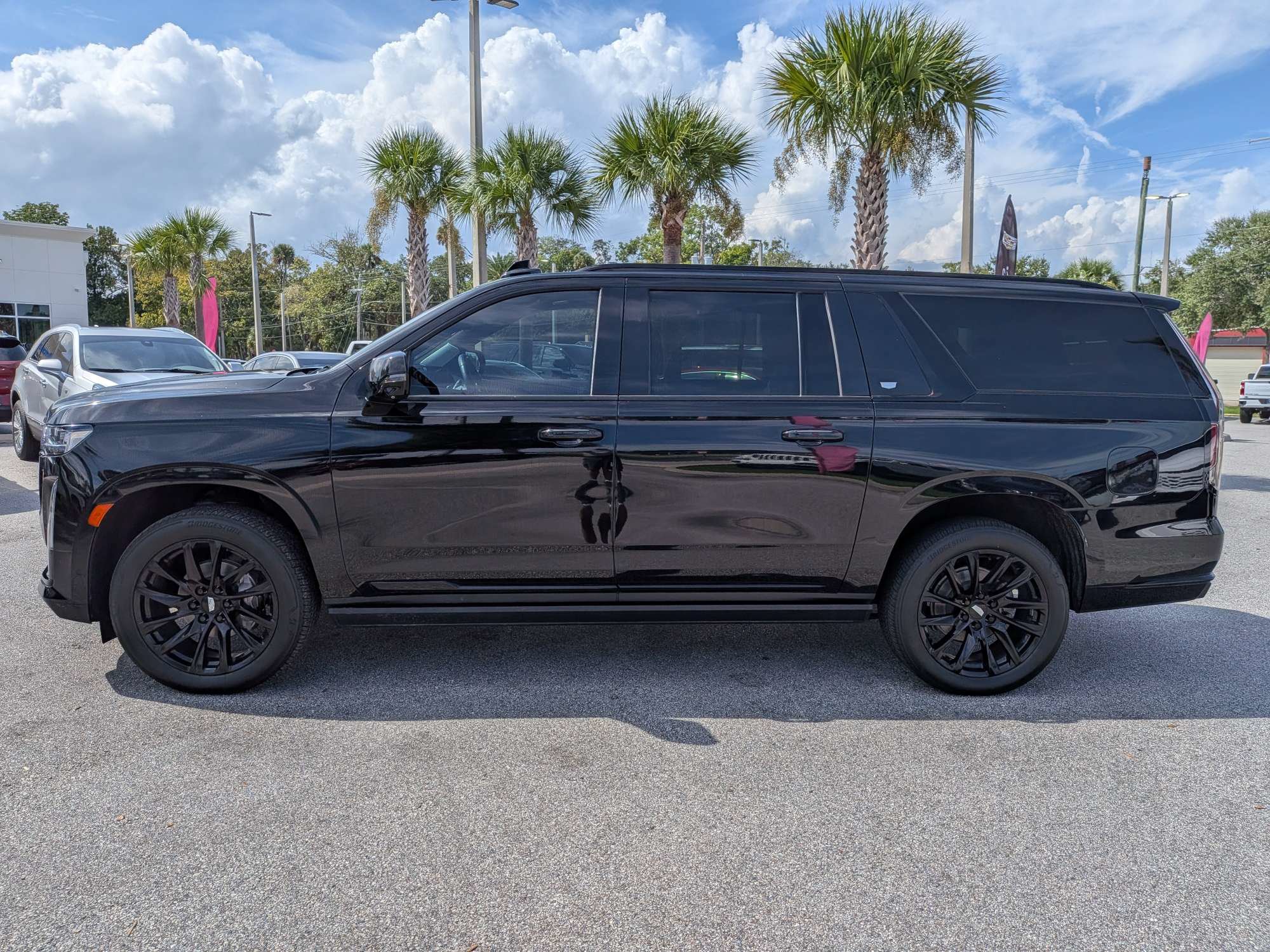 Used 2023 Cadillac Escalade ESV Sport Platinum w/ LPO, ONYX Package RWD image 7