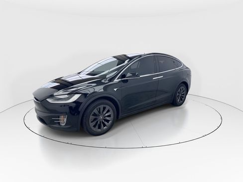 Used 2018 Tesla Model X 75D image 4