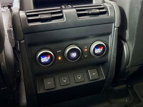 Certified 2022 Land Rover Defender 110 SE image 27