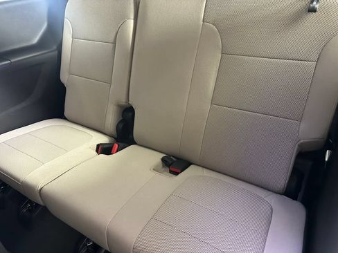 Used 2024 Chevrolet Traverse LS FWD image 28