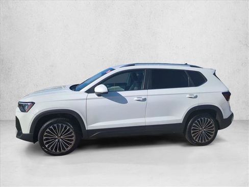 Used 2026 Volkswagen Taos SE FWD image 9