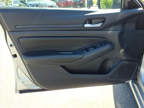 Used 2024 Nissan Altima 2.5 SV FWD image 20