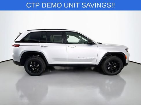 New 2025 Jeep Grand Cherokee Altitude AWD/4WD image 8