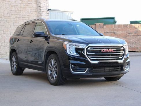 Used 2023 GMC Terrain SLT image 2
