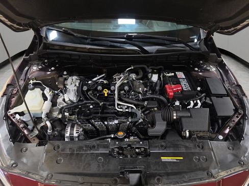 Used 2024 Nissan Altima 2.5 SV AWD/4WD image 9