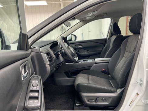 Used 2024 Nissan Rogue SV image 19