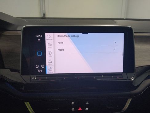 Used 2024 Volkswagen Atlas SEL AWD/4WD image 25