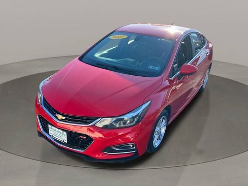Used 2017 Chevrolet Cruze LT w/ Convenience Package image 2