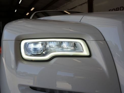 Used 2017 Rolls-Royce Dawn image 35