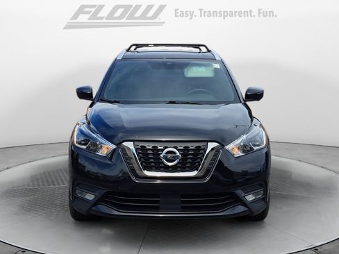 Used 2020 Nissan Kicks SR w/ SR Premium Package FWD image 3