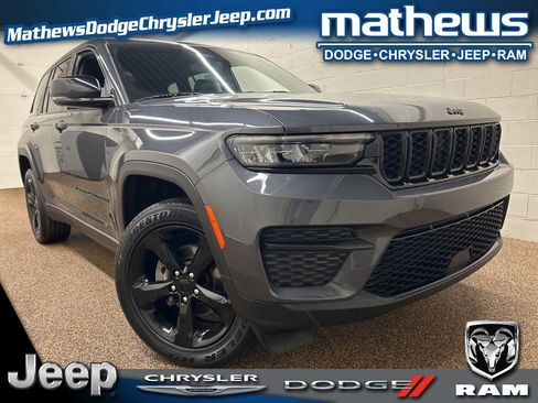 Used 2023 Jeep Grand Cherokee Altitude image 1