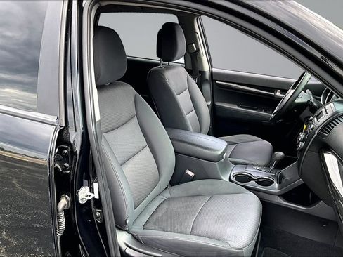 Used 2012 Kia Sorento LX w/ Convenience Pkg FWD image 7