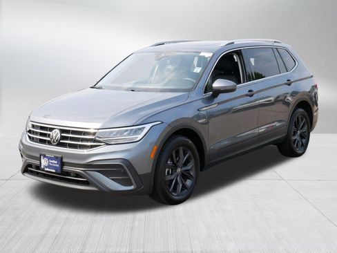 Certified 2024 Volkswagen Tiguan SE AWD/4WD image 3
