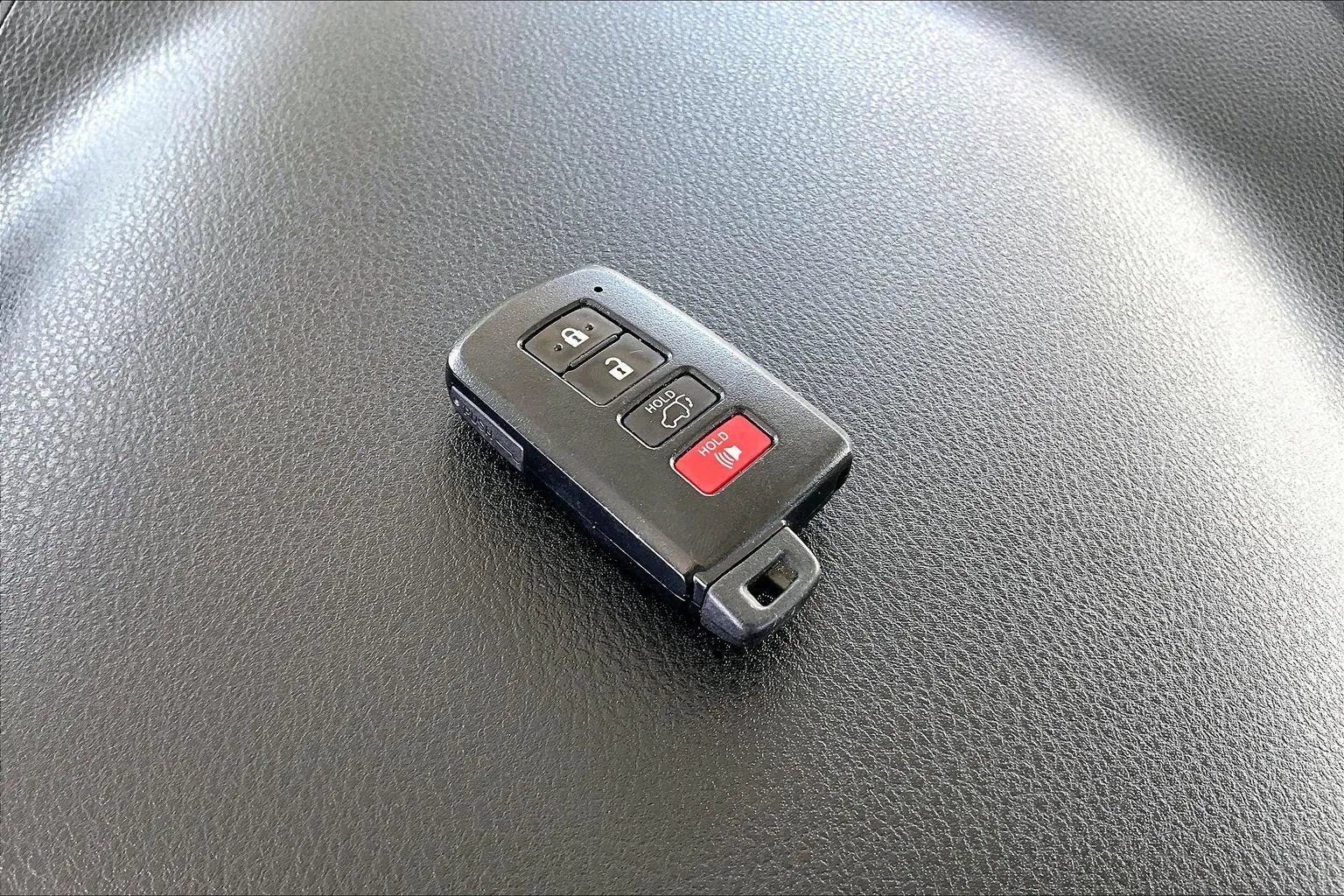Used 2018 Toyota RAV4 Limited FWD image 32